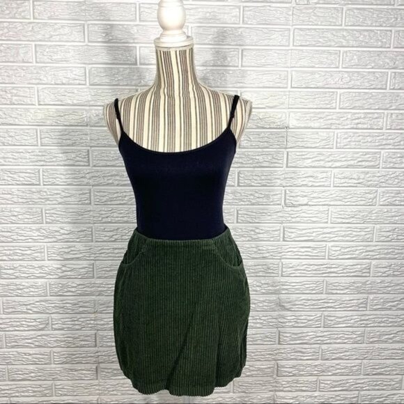 Stefano Basics Hunter Green Corduroy Mini Skirt Size 8 - Picture 1 of 6